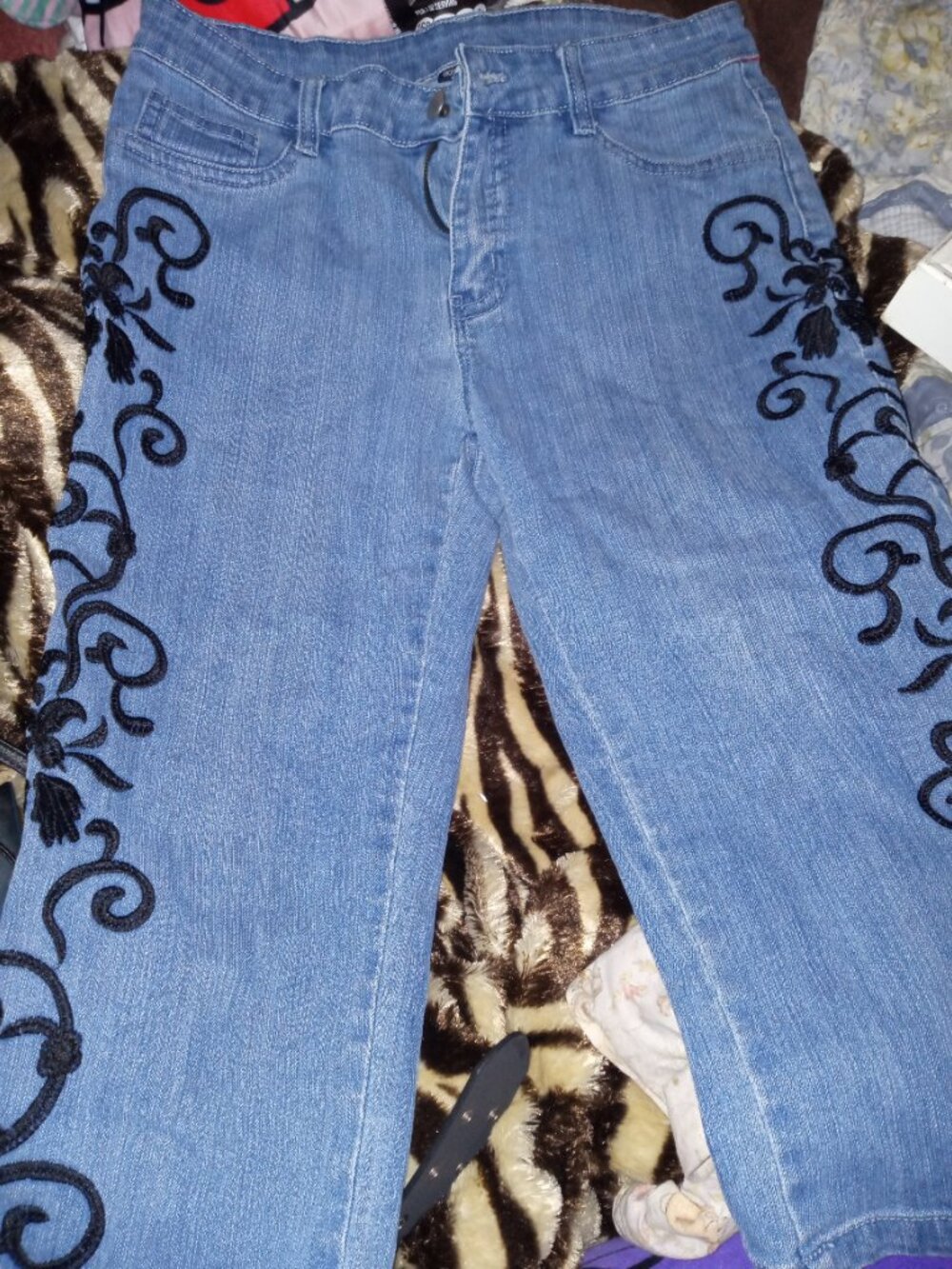 Embroidered jean capris